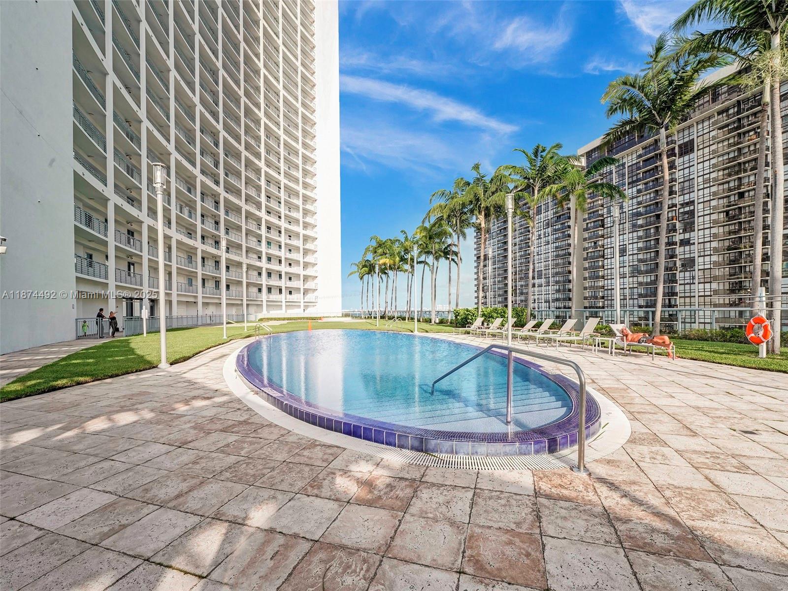 BLUE CONDO - Residential