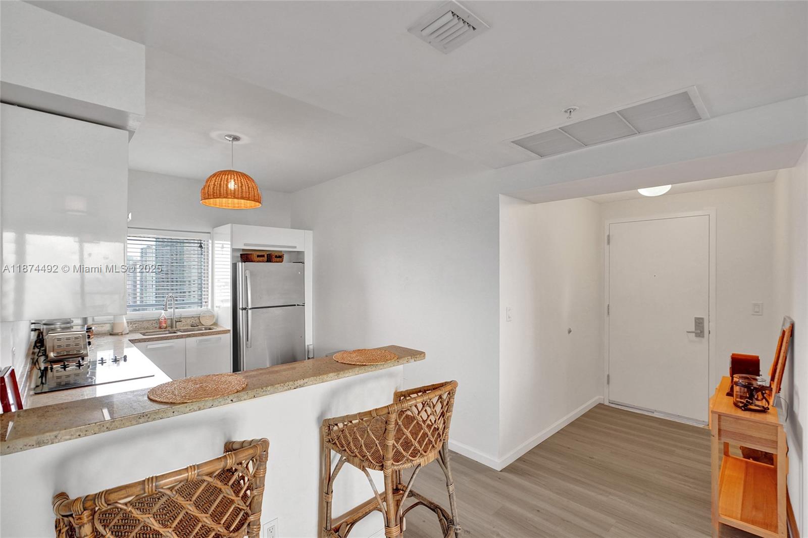 BLUE CONDO - Residential