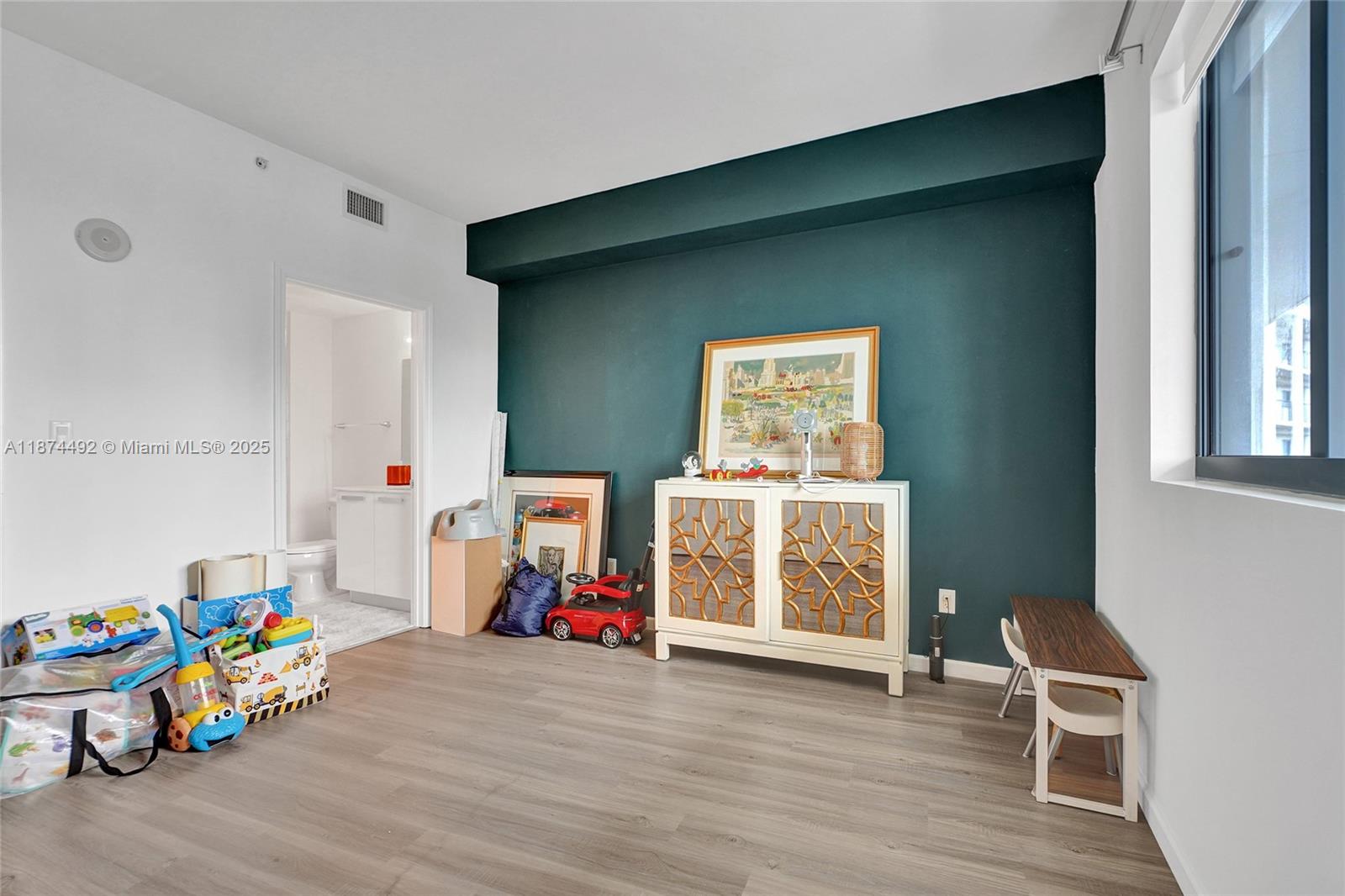 BLUE CONDO - Residential