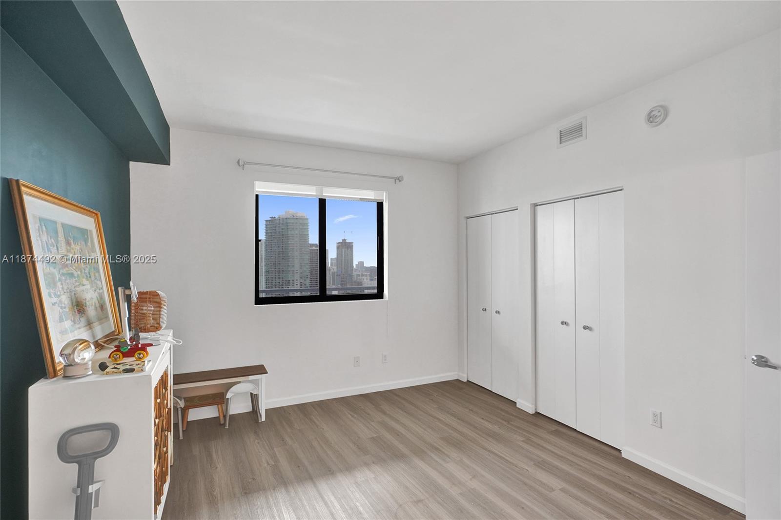BLUE CONDO - Residential