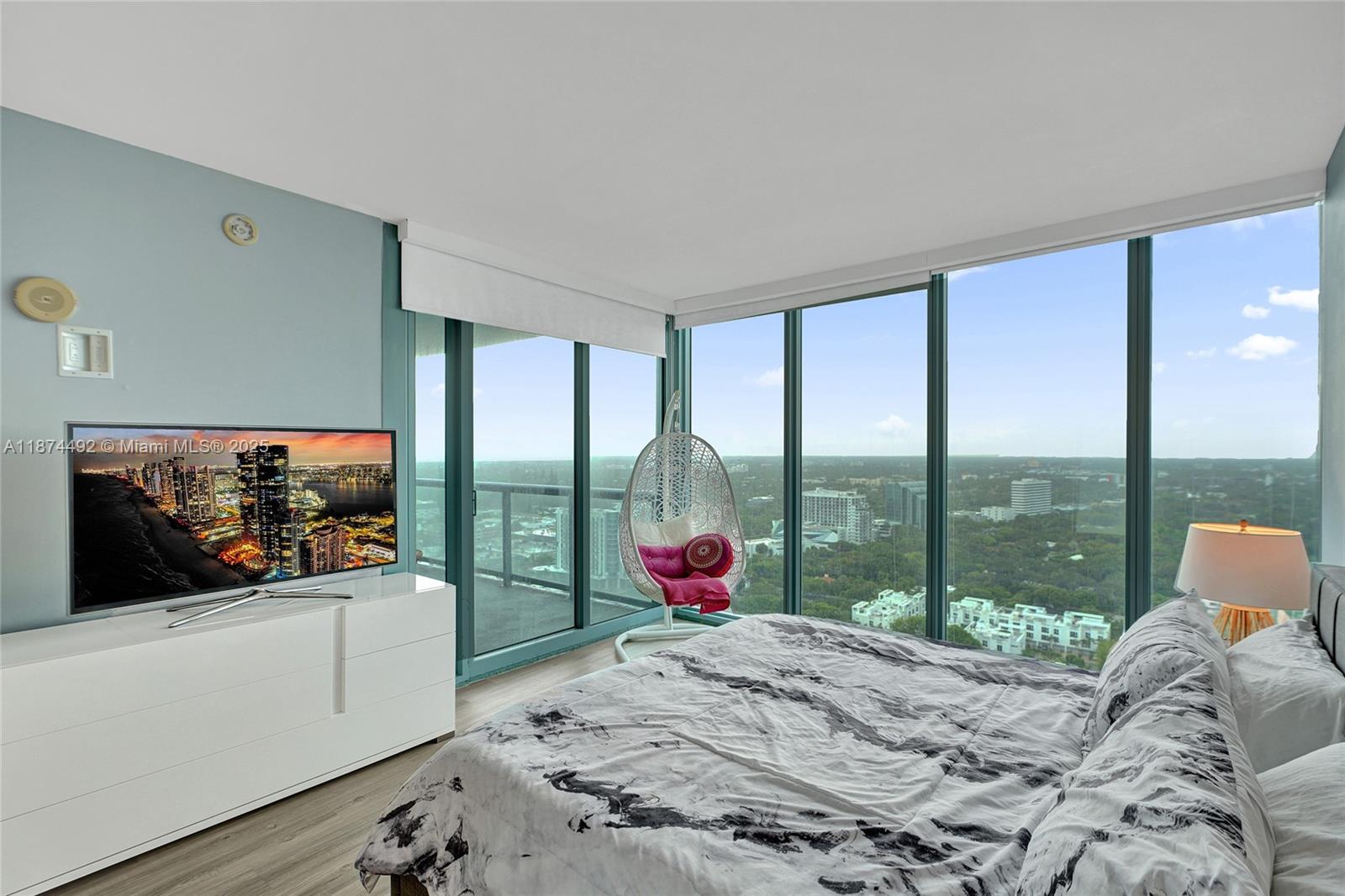 BLUE CONDO - Residential