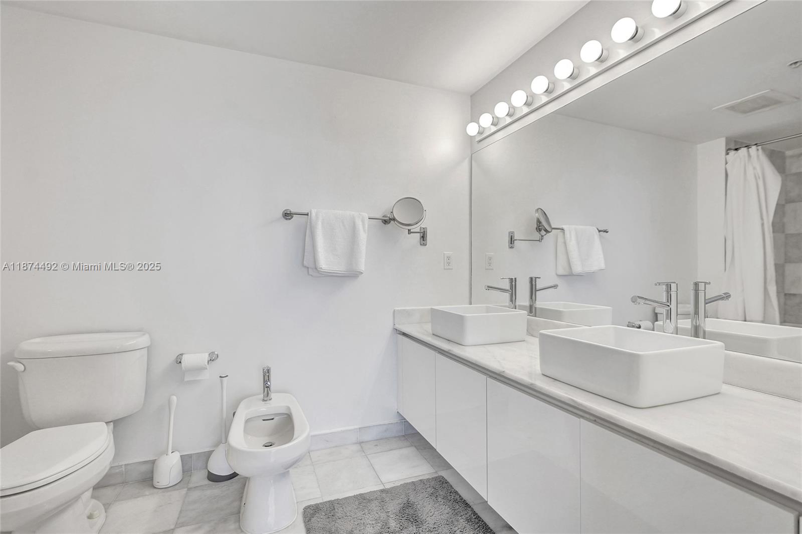 BLUE CONDO - Residential