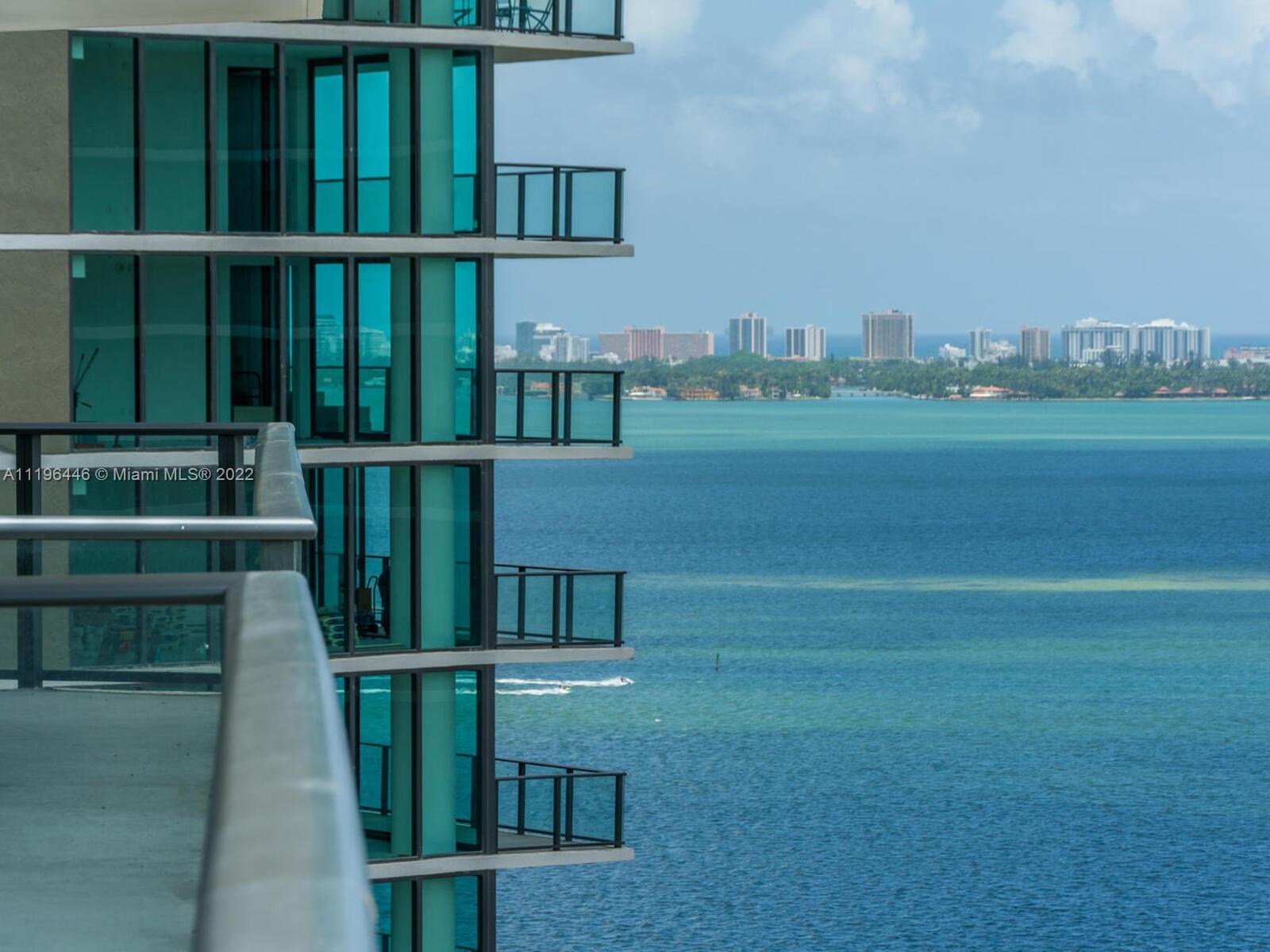 Beautiful appartment 2 bedrooms plus DEN, like a third bedroom, 2 bathrooms, TWO BALCONIES and
PRIVATE STORAGE, extra space for you. Black out and shades. Amazing bay and city view, with two
balconies.Gym, Spa, and much more! Great location minutes to the beaches, Midtown, Design district Wynwood
and Brickell, one sassigned parking space. Total area 1578 S/F (1222 Interior Area with A/C and 356 terrace area)