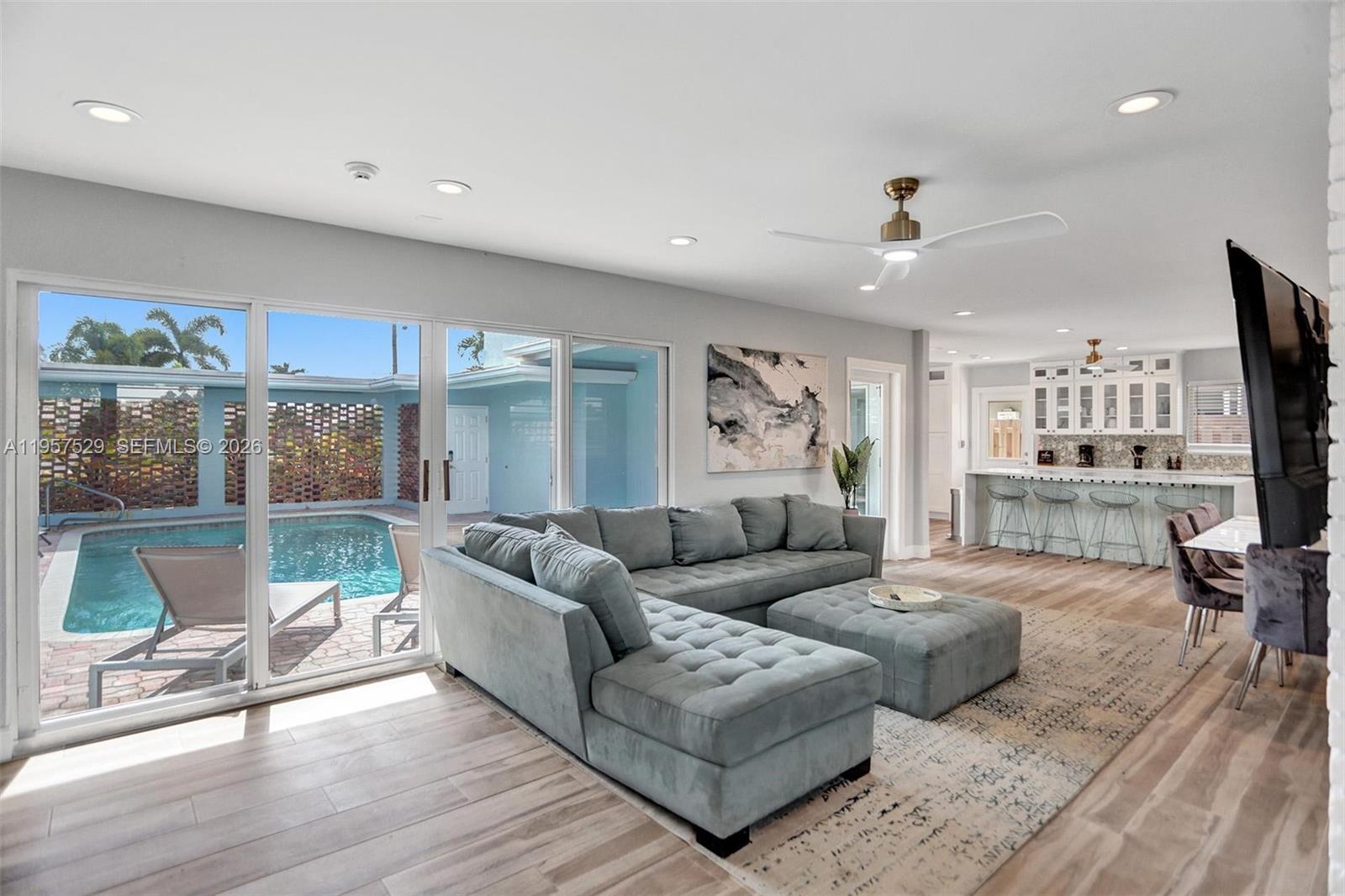 CYPRESS LAKE - Residential