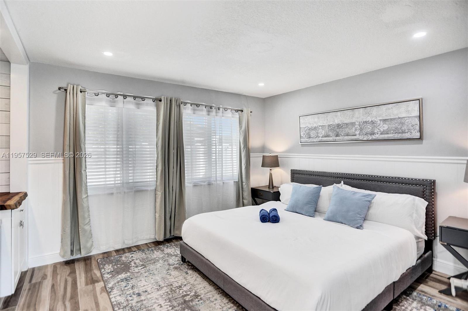 CYPRESS LAKE - Residential