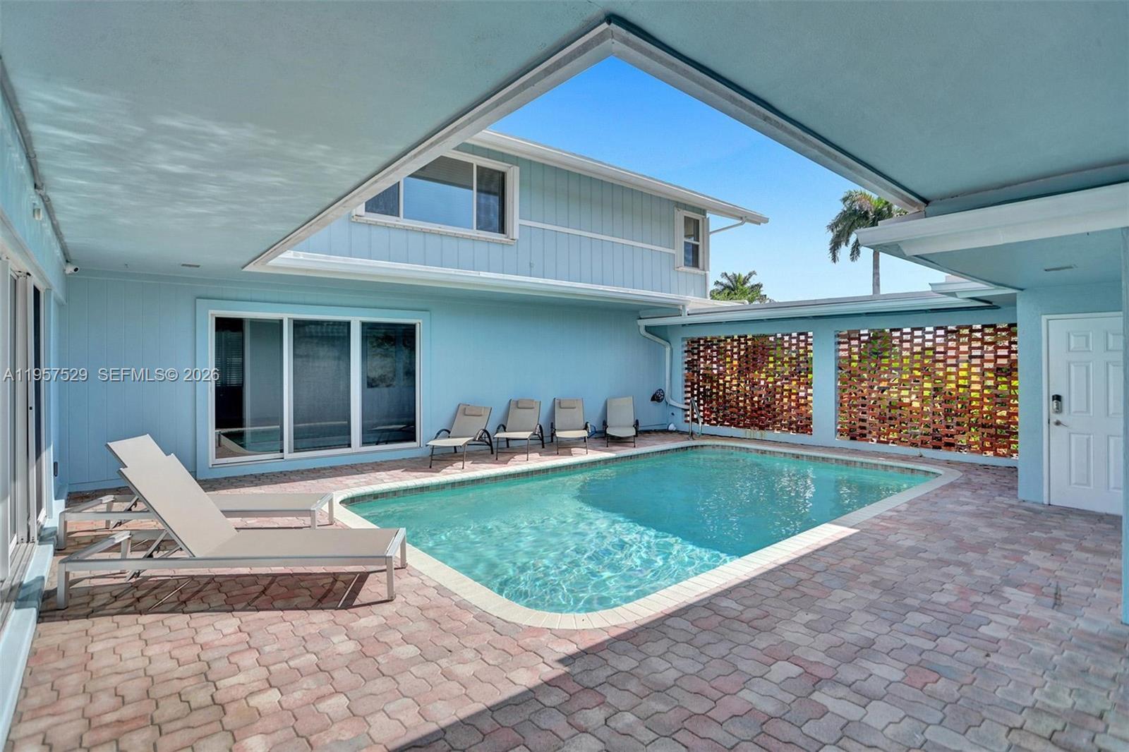CYPRESS LAKE - Residential