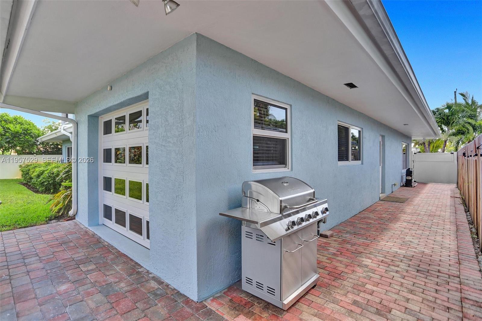 CYPRESS LAKE - Residential