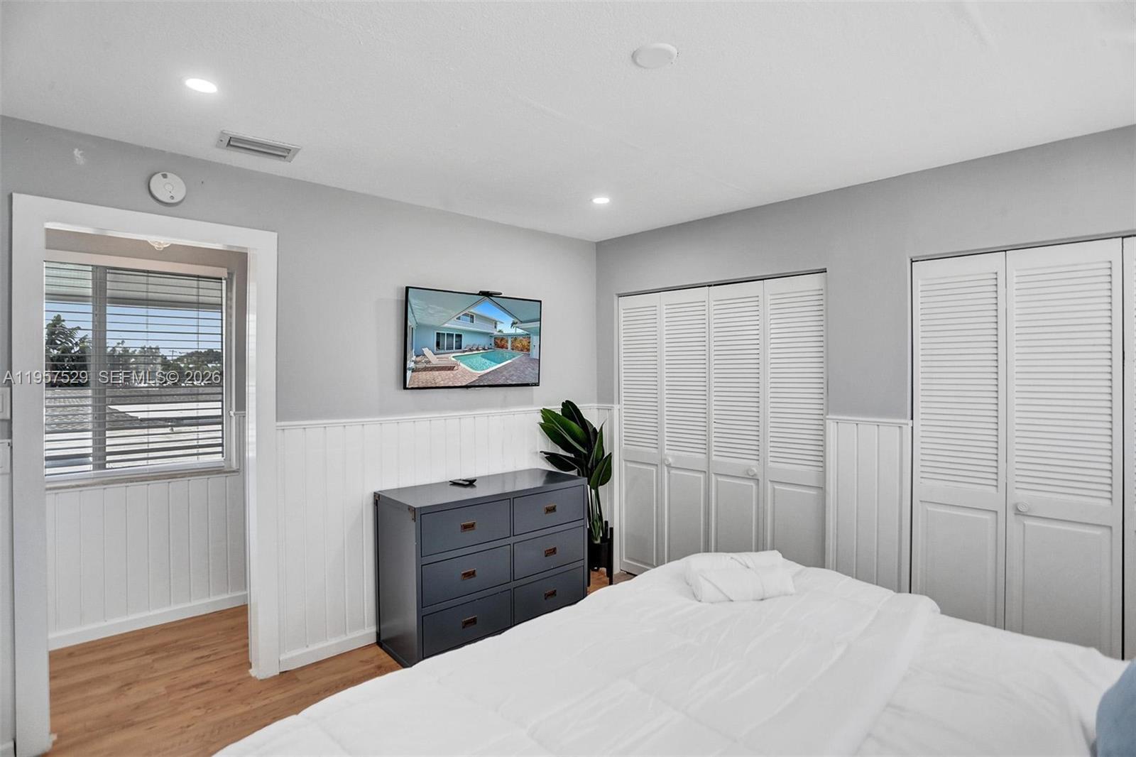 CYPRESS LAKE - Residential