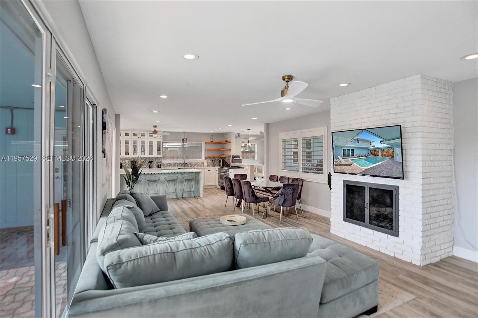 CYPRESS LAKE - Residential