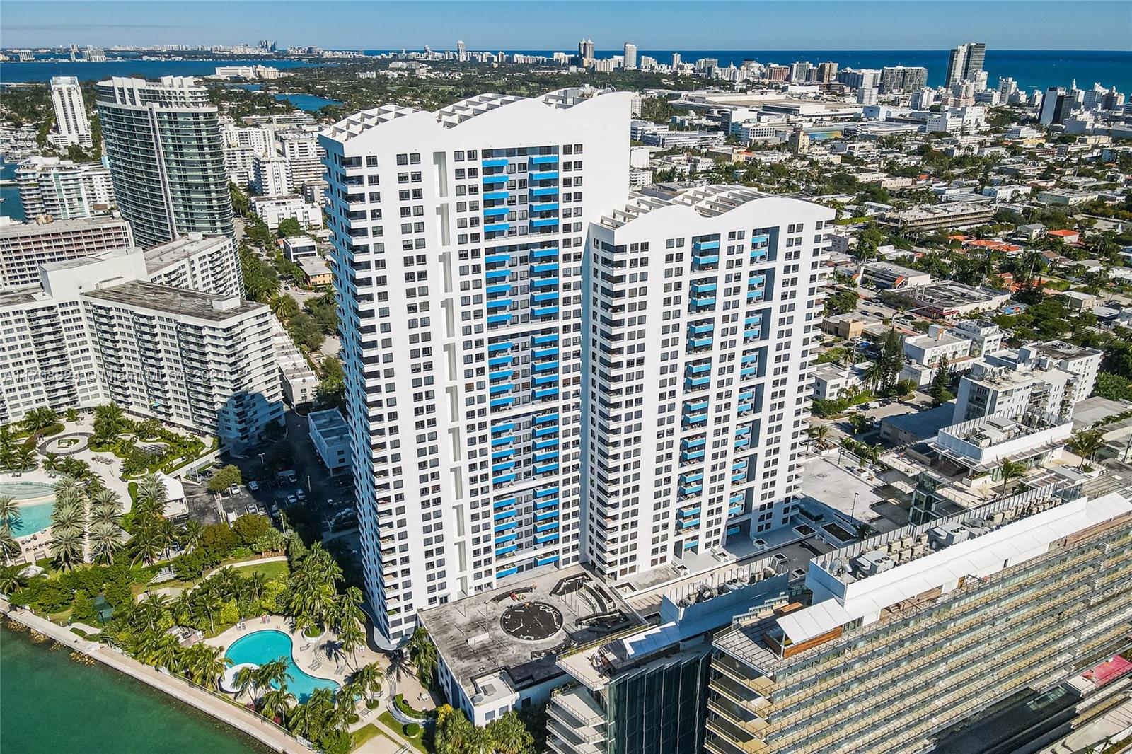 Waverly South Beach, set in the heart of the West Ave neighborhood. 1/1 with large private balcony with nice views city and bay. Full size washer and dryer, cable/internet included. Walk to Lincoln Road SHOPPING MALL, theaters, & restaurants. Full-service building, 24 Hour valet & front desk, Fitness Center, Market, Sunset Deck with Outdoor Kitchens, ATM, Tennis, Heated Bayfront Pool, Sand Volley, BBQ.