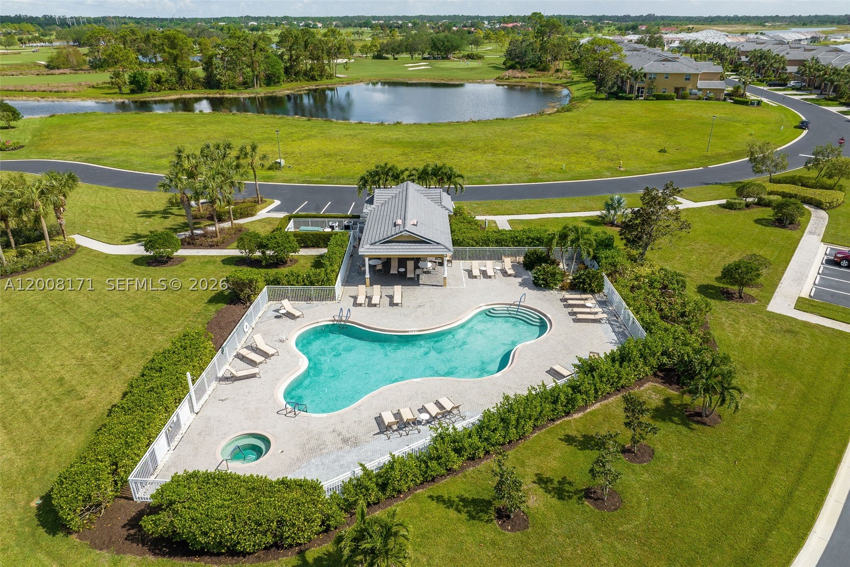 COUNTRY CLUB - Residential