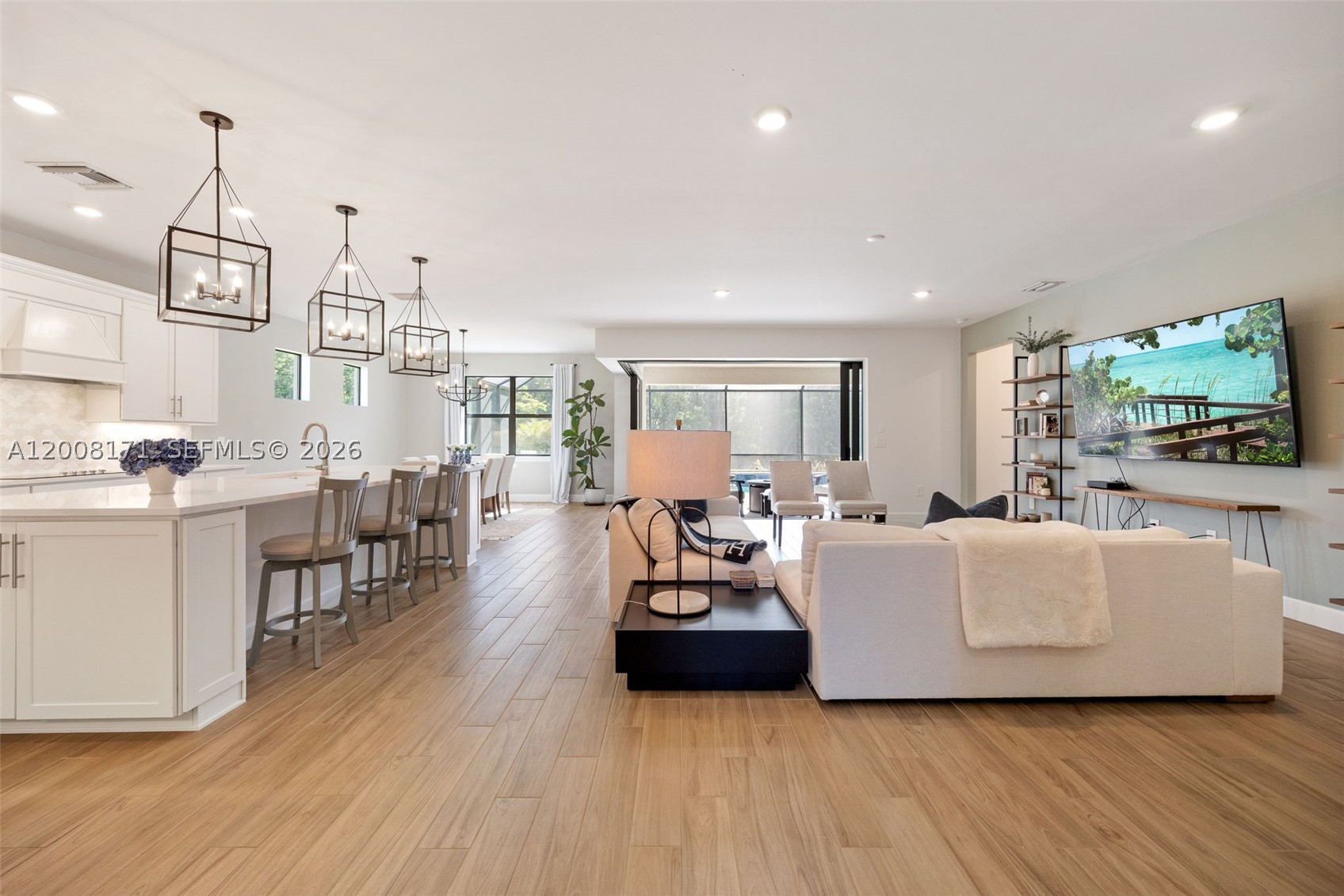 COUNTRY CLUB - Residential