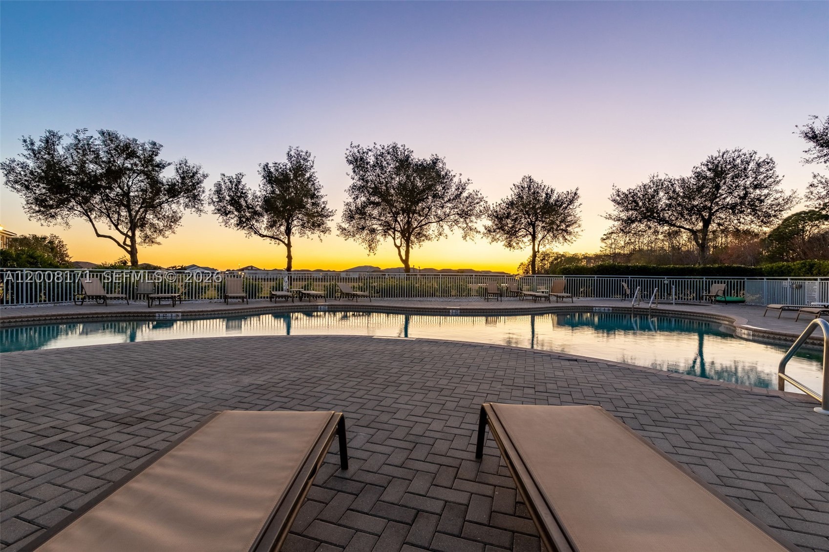 COUNTRY CLUB - Residential