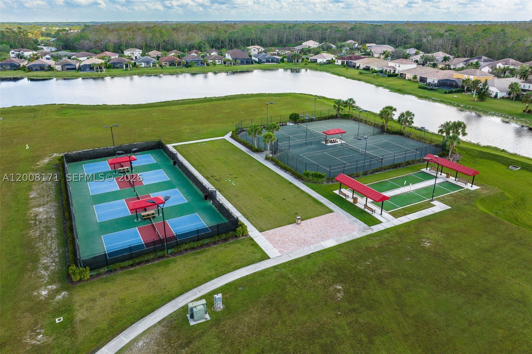 COUNTRY CLUB - Residential