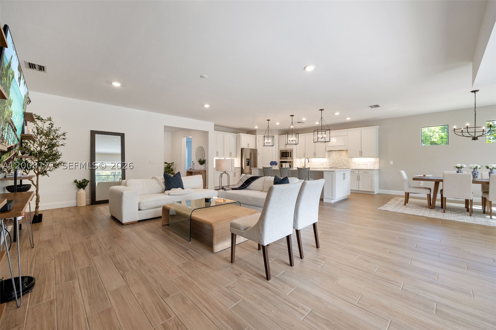 COUNTRY CLUB - Residential