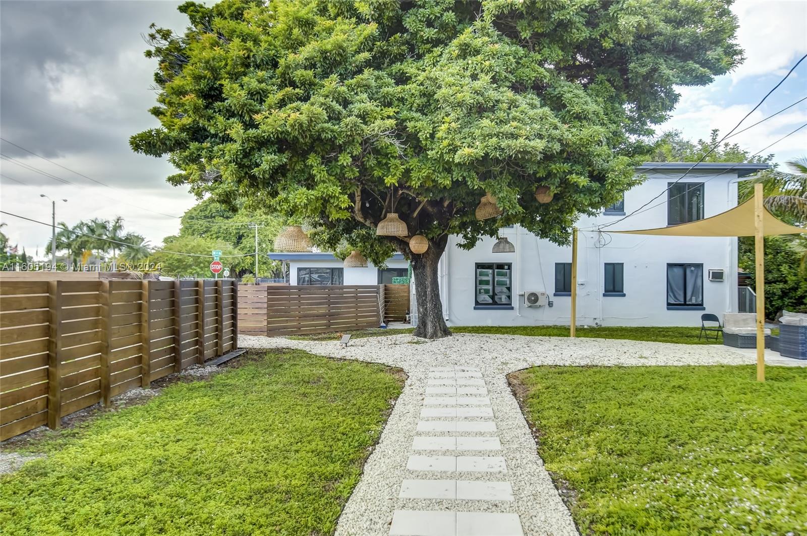 LAUDERDALE - Residential Lease