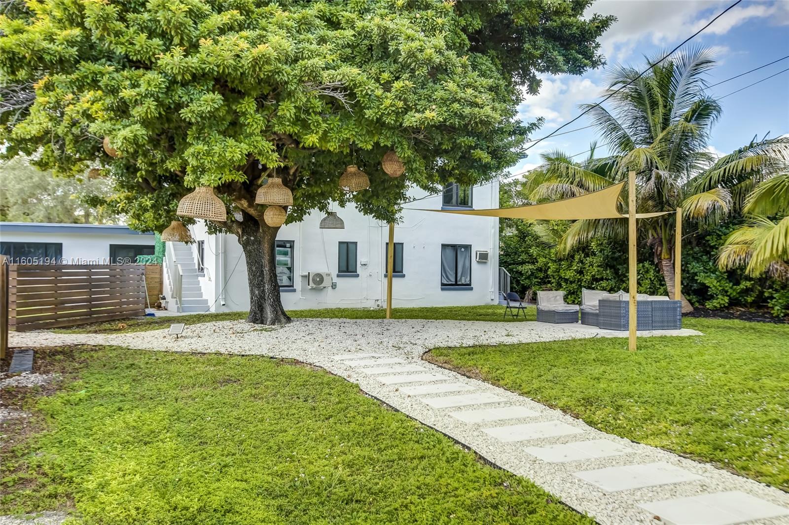 LAUDERDALE - Residential Lease