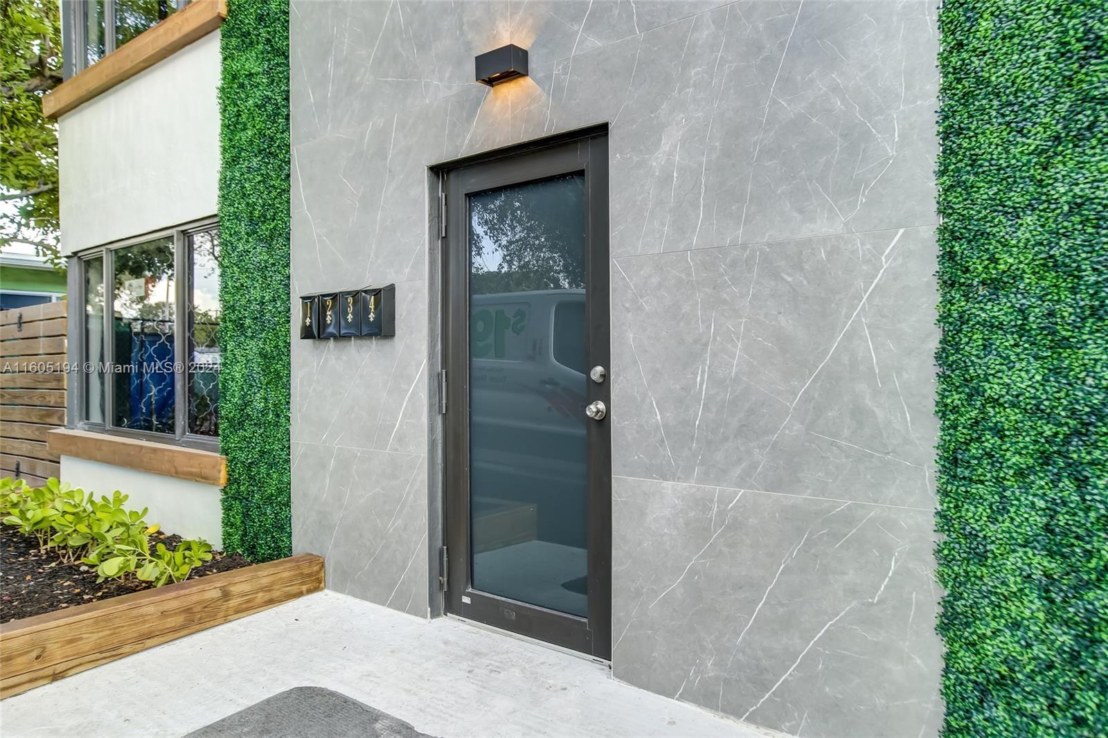 LAUDERDALE - Residential Lease