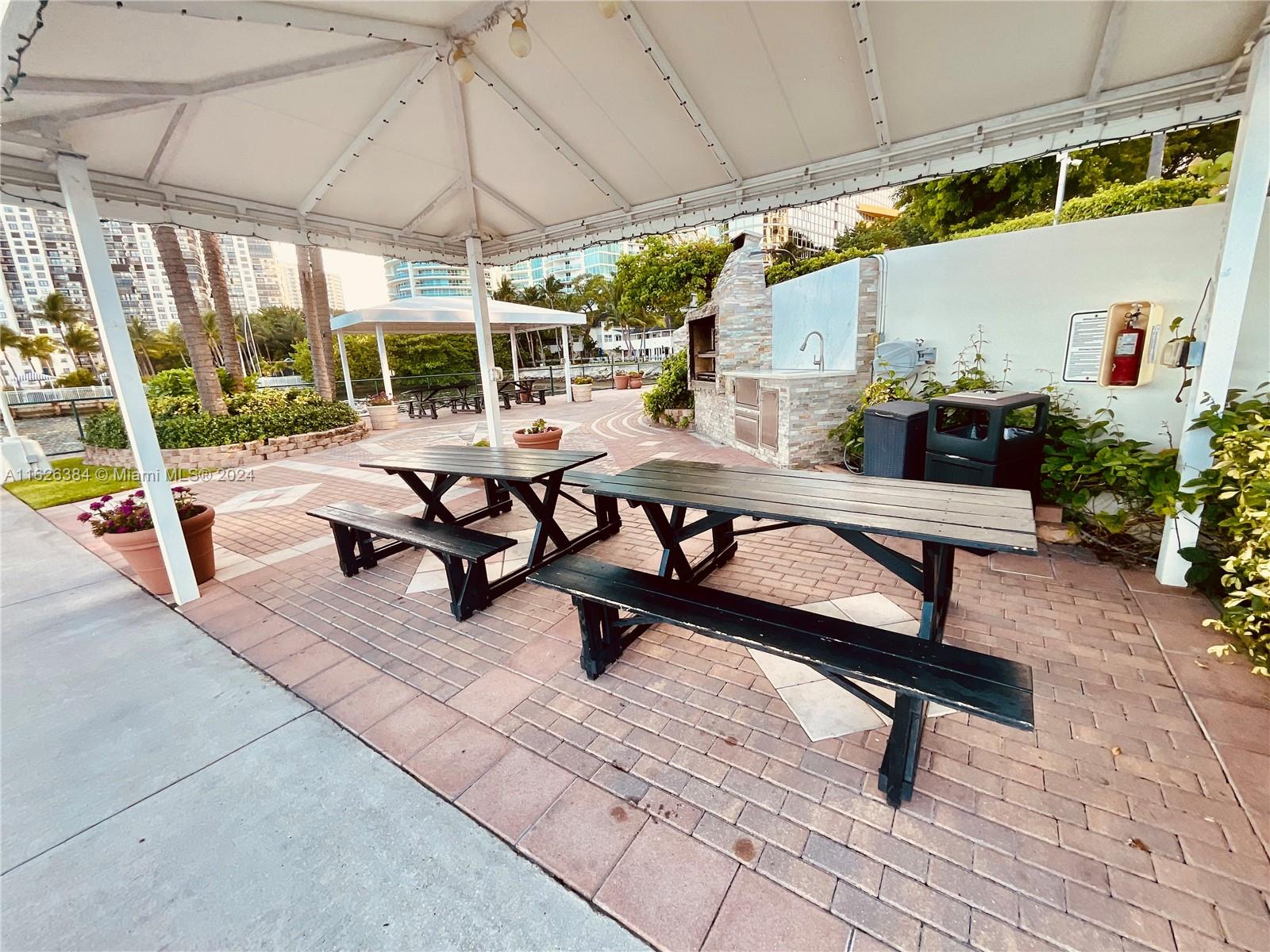 BRICKELL PLACE PHASE II C - Residential Lease