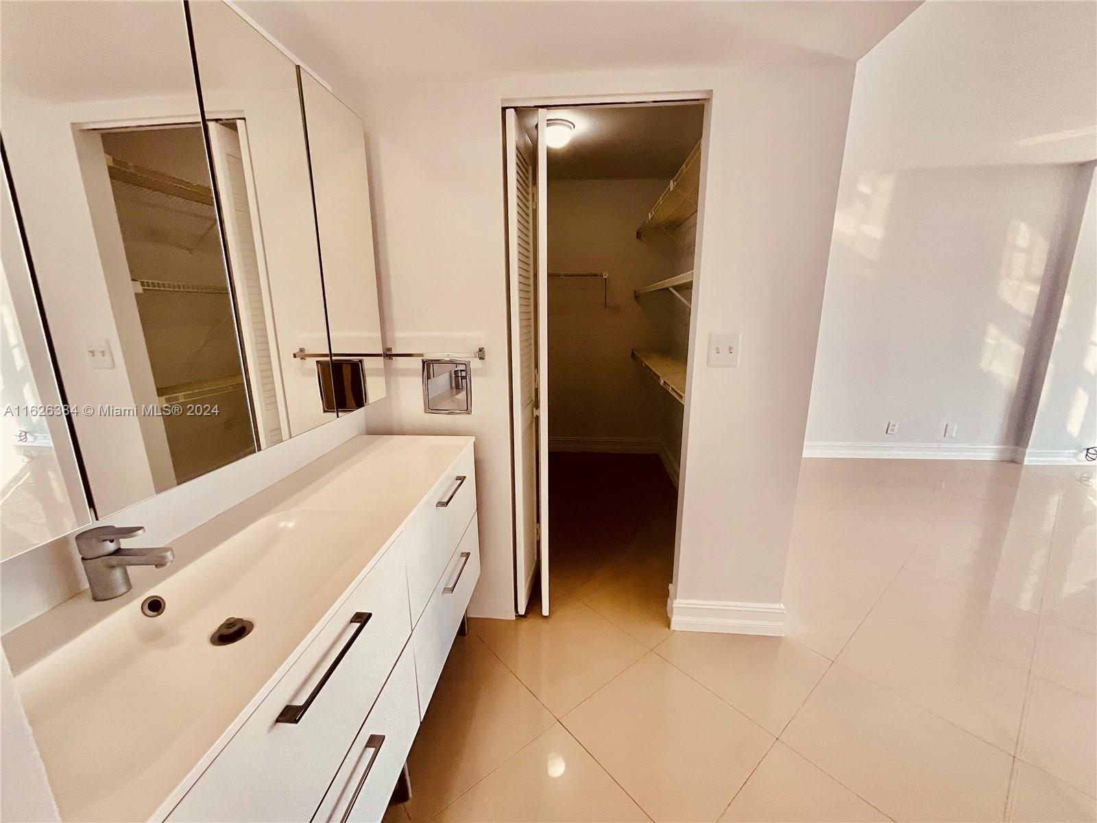 BRICKELL PLACE PHASE II C - Residential Lease