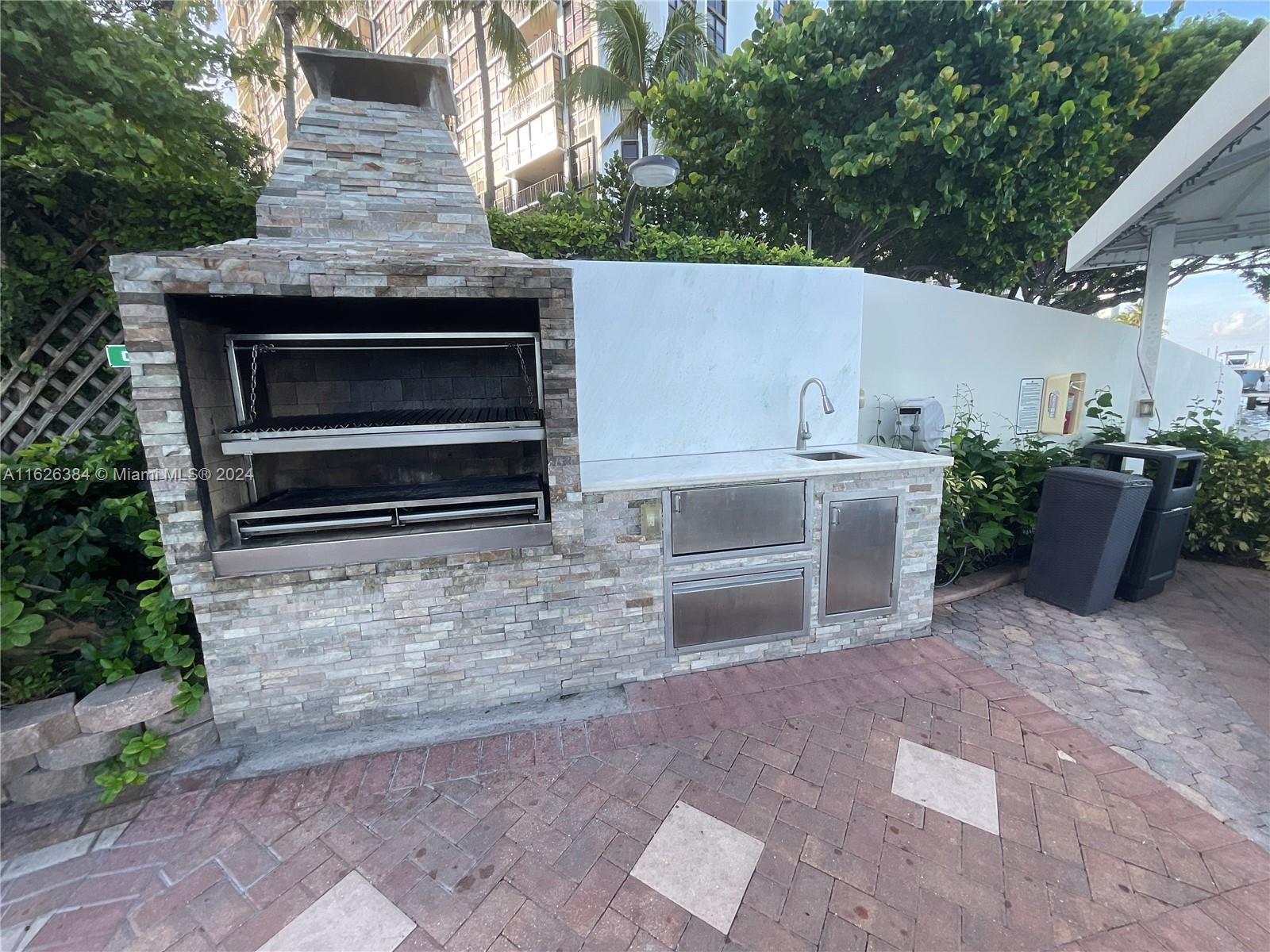 BRICKELL PLACE PHASE II C - Residential Lease