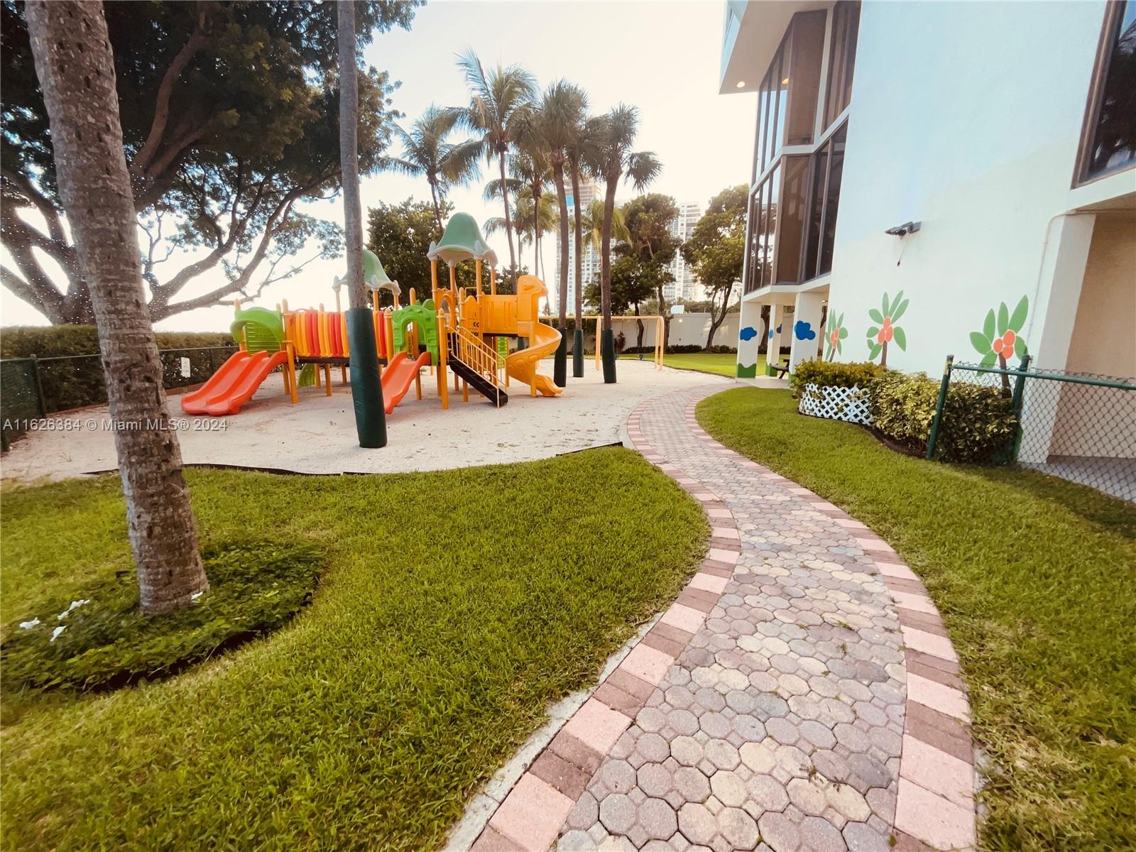 BRICKELL PLACE PHASE II C - Residential Lease