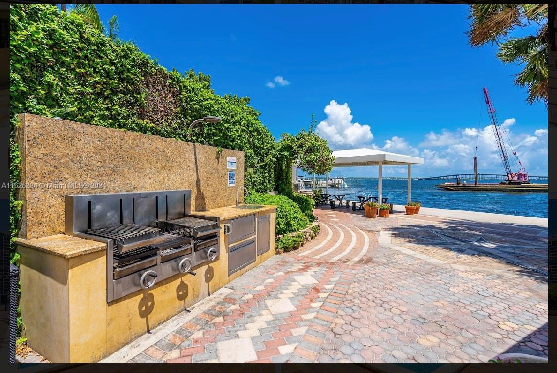 BRICKELL PLACE PHASE II C - Residential Lease
