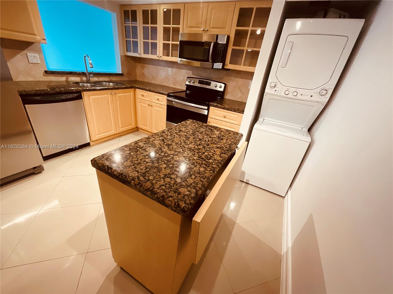 BRICKELL PLACE PHASE II C - Residential Lease