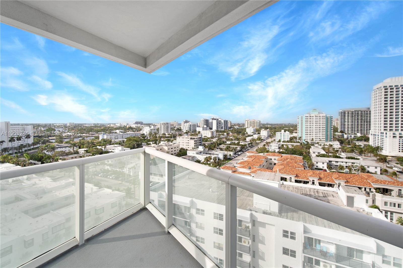 FORT LAUDERDALE RESIDENCE - Residential