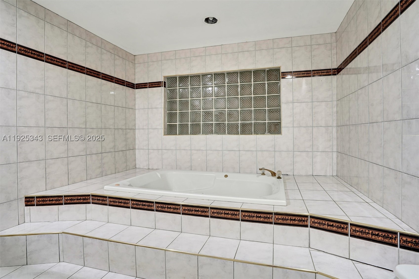 SARATOGA HEIGHTS RE-SUB - Residential