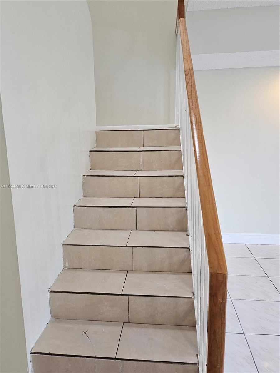 LES CHATEAUX AT INT GARDE - Residential Lease