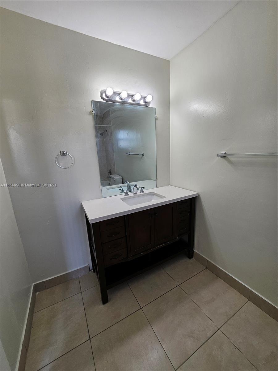 LES CHATEAUX AT INT GARDE - Residential Lease