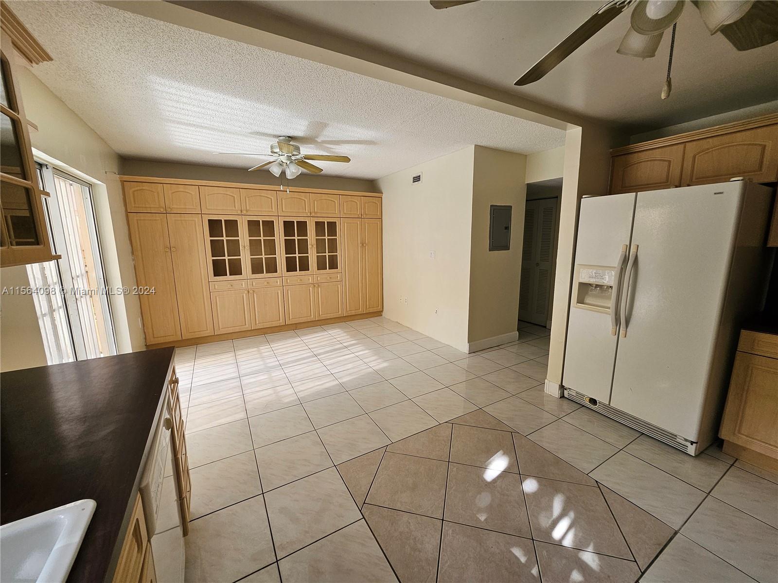 LES CHATEAUX AT INT GARDE - Residential Lease