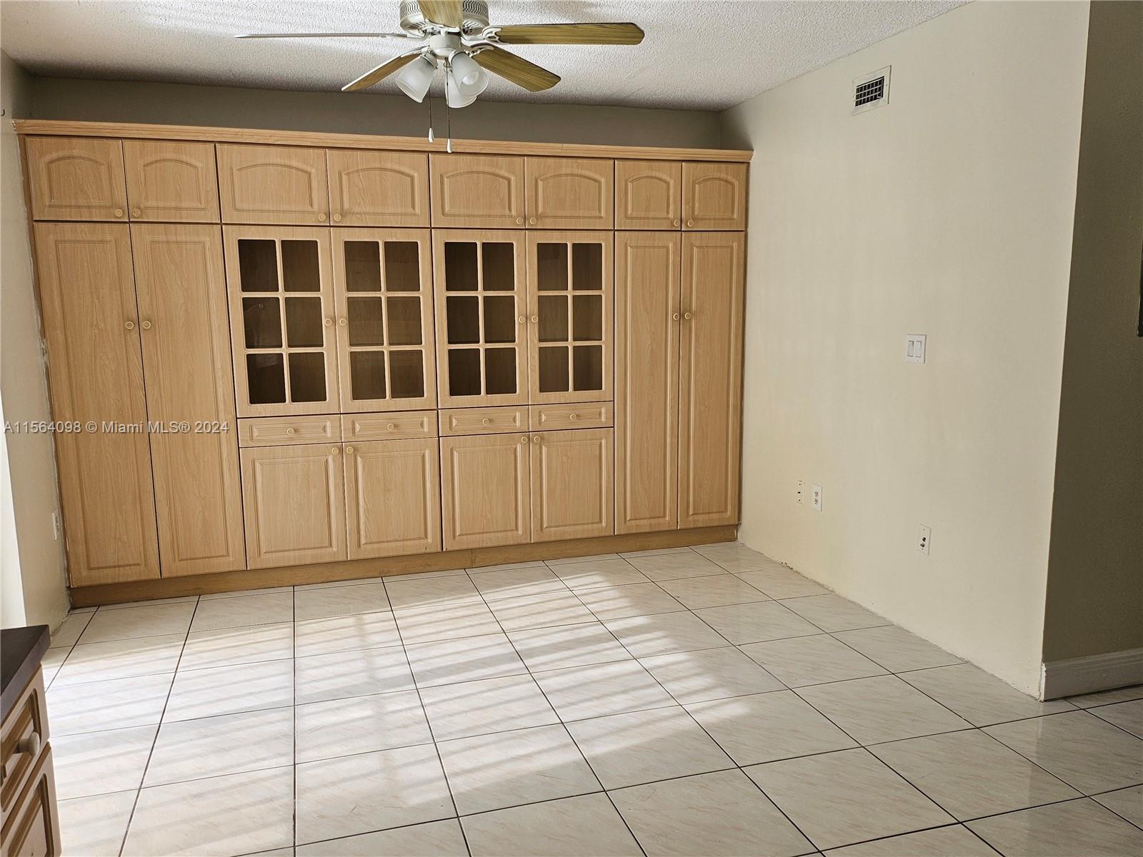 LES CHATEAUX AT INT GARDE - Residential Lease