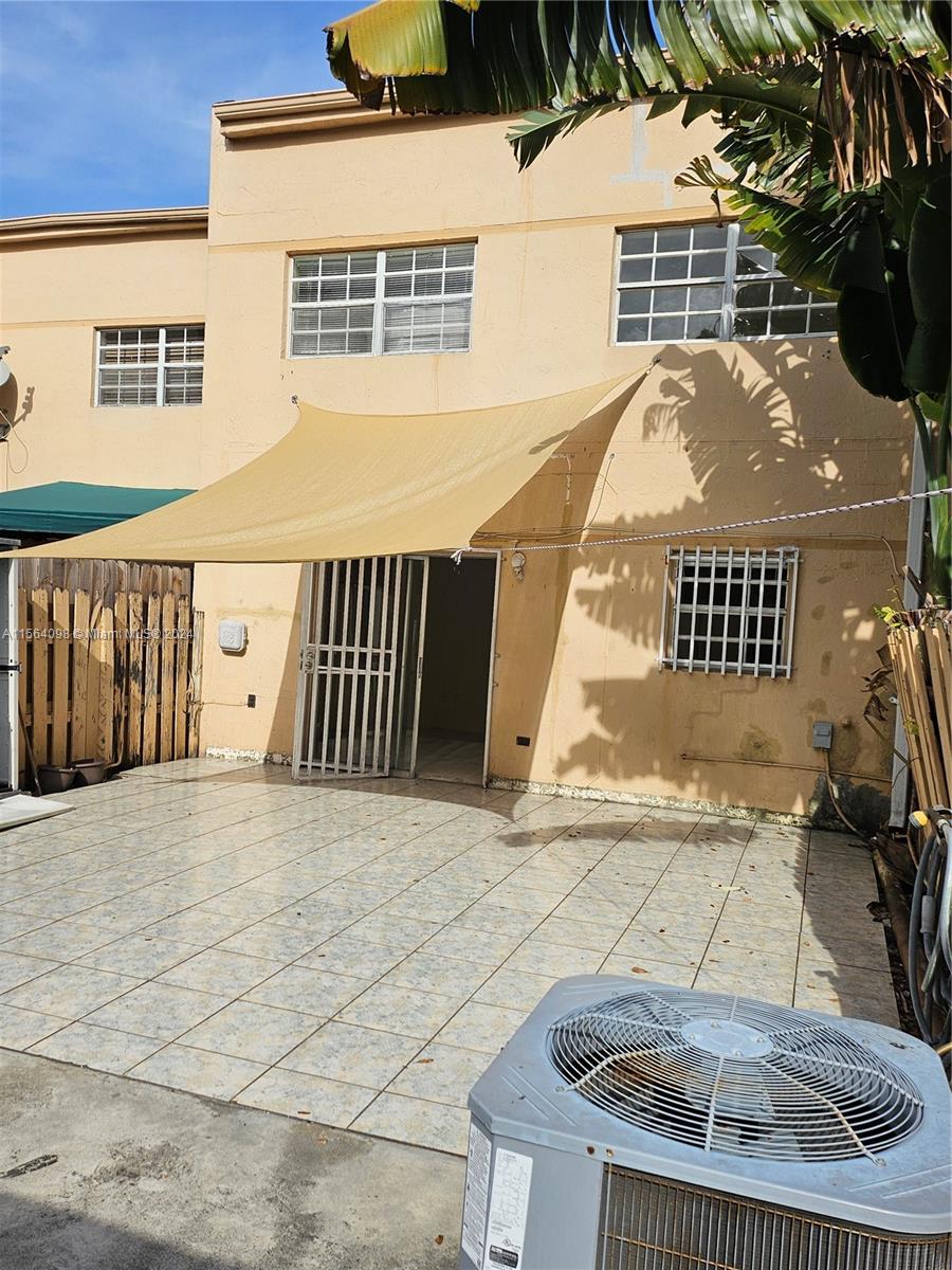 LES CHATEAUX AT INT GARDE - Residential Lease