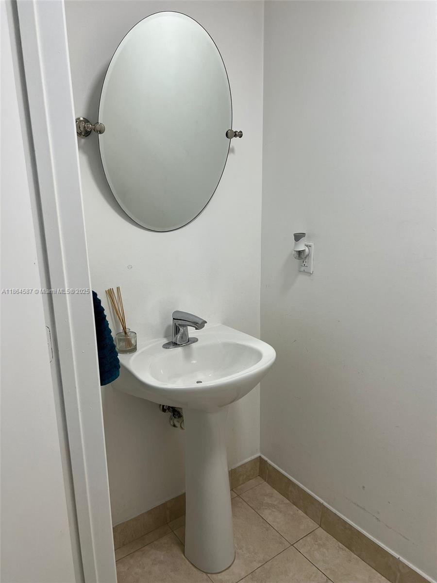 IVY CONDO - Residential