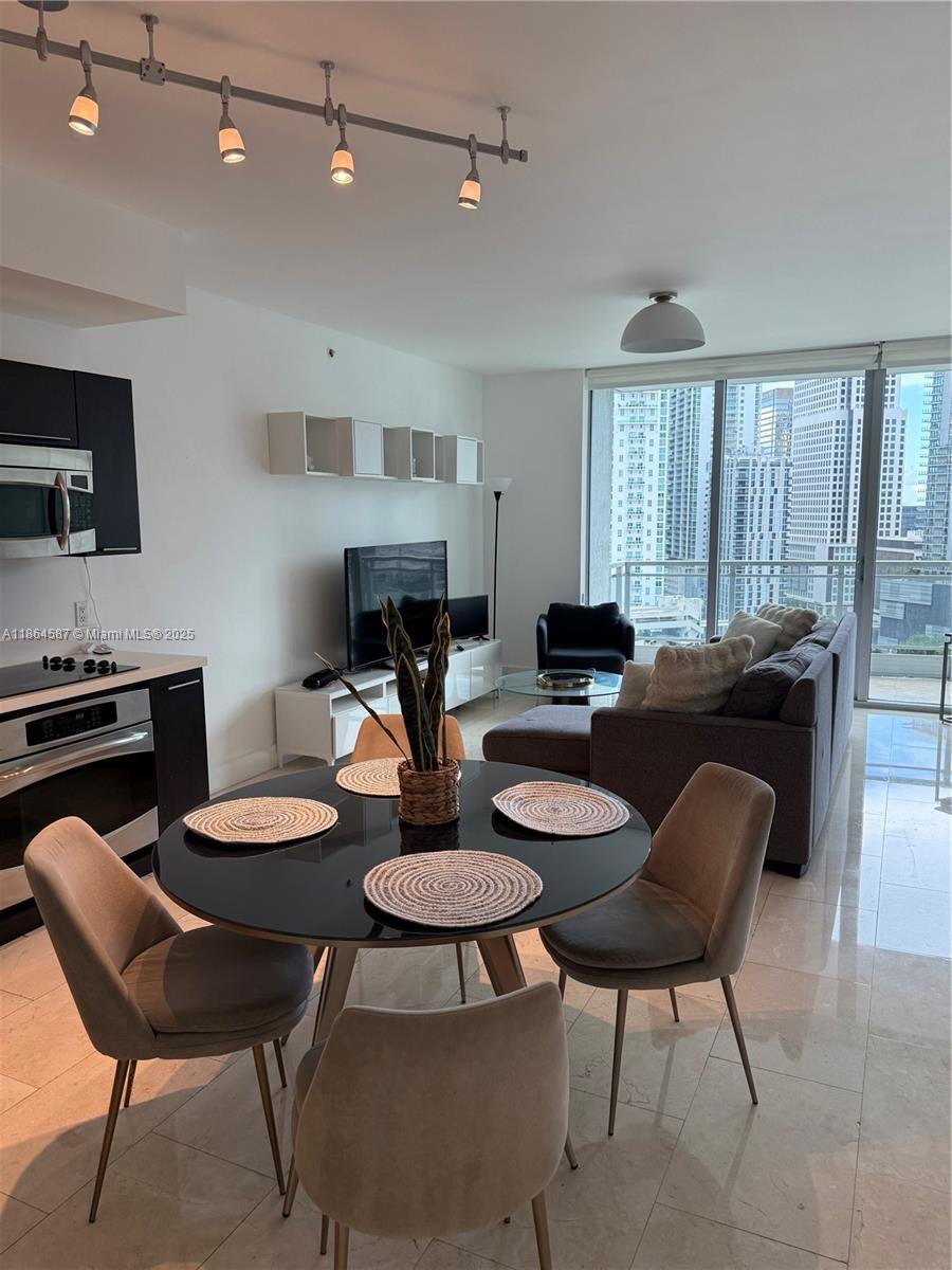 IVY CONDO - Residential