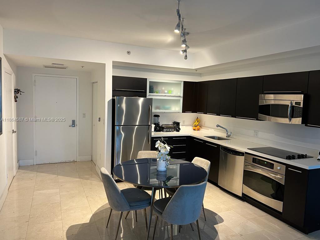 IVY CONDO - Residential