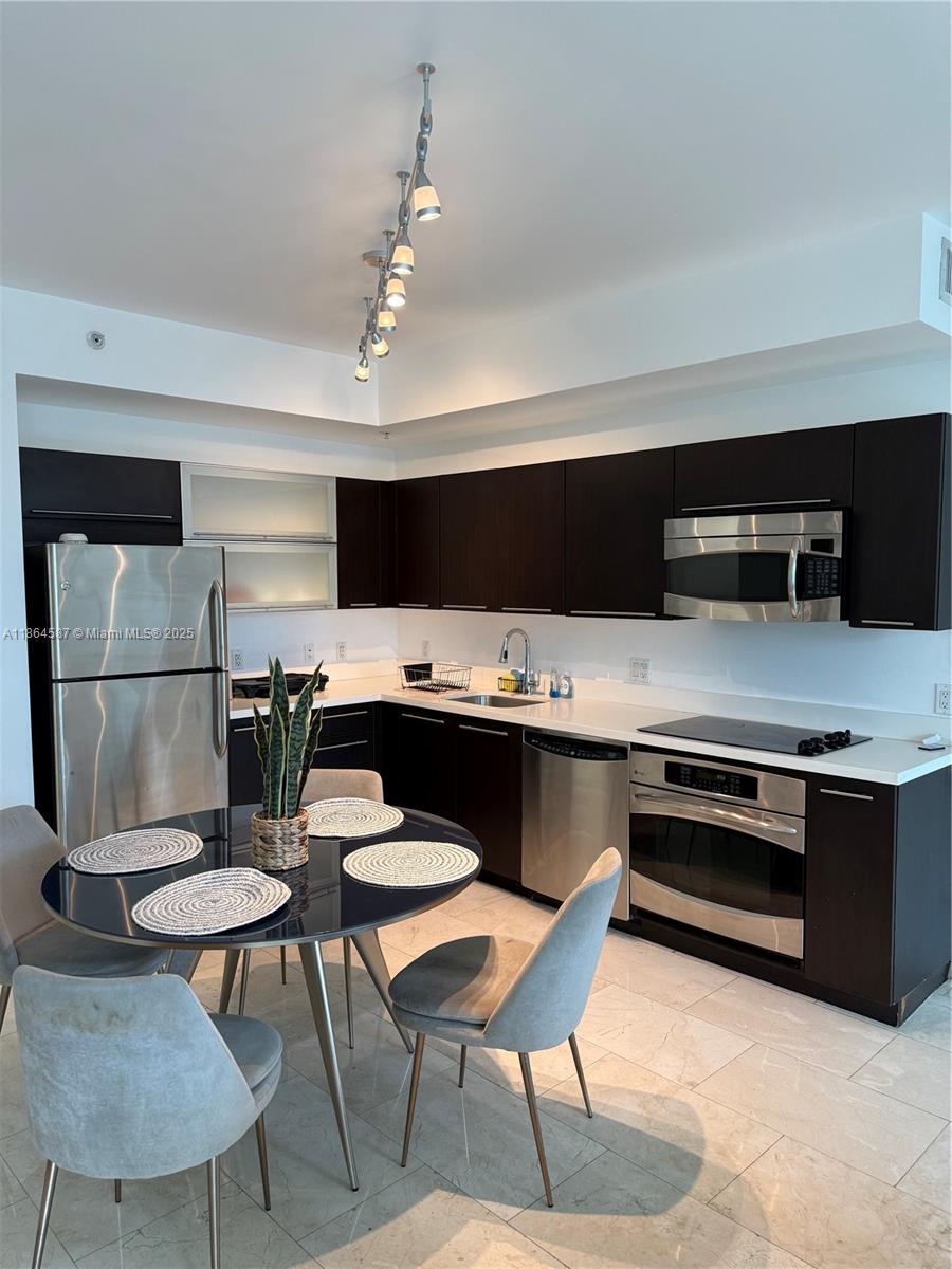 IVY CONDO - Residential