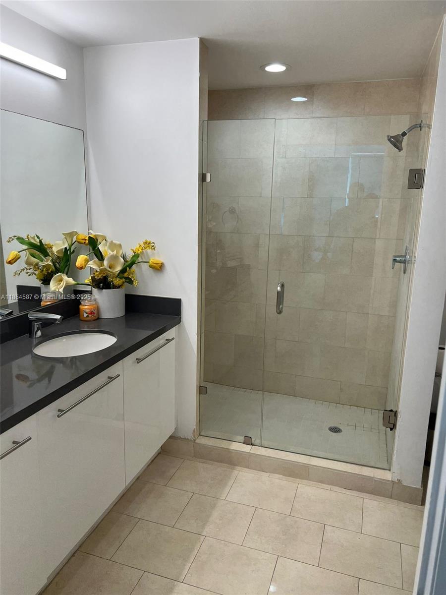 IVY CONDO - Residential