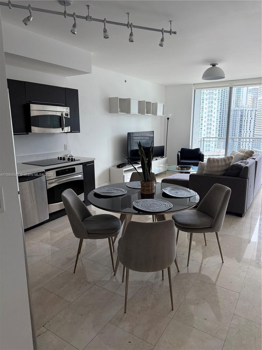 IVY CONDO - Residential