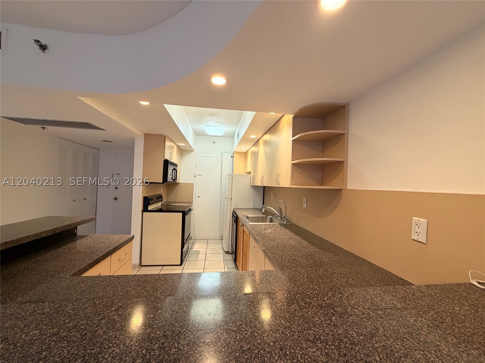 THE DECOPLAGE CONDO - Residential