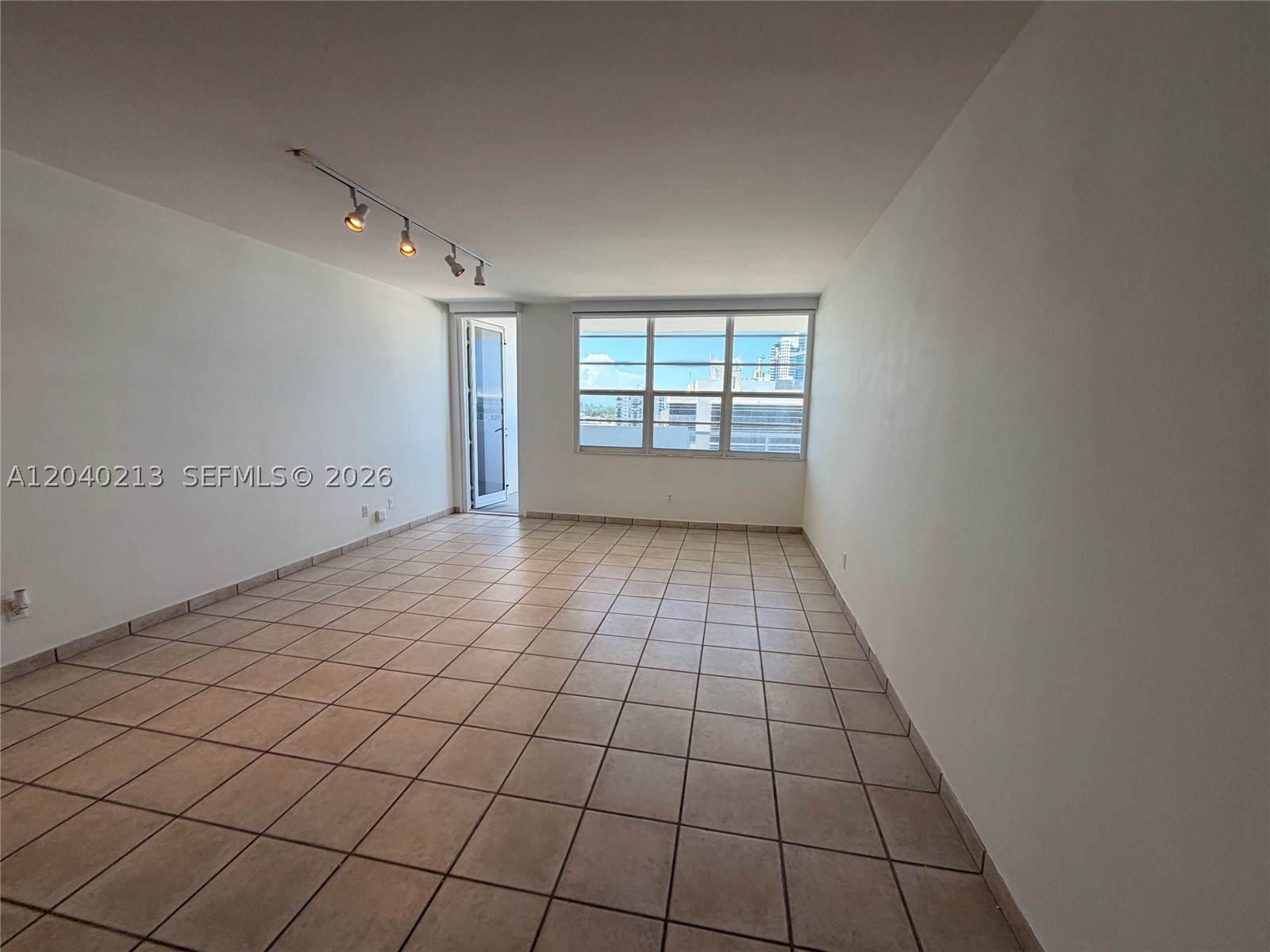THE DECOPLAGE CONDO - Residential