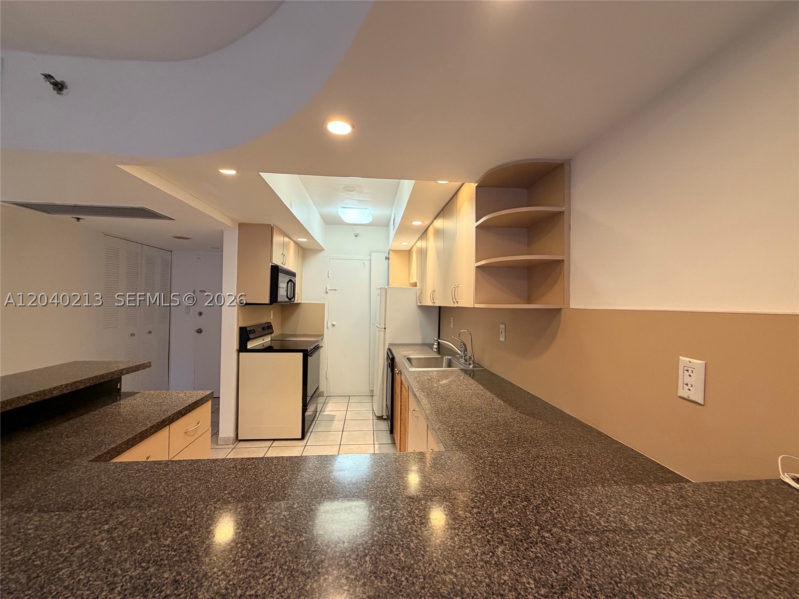 THE DECOPLAGE CONDO - Residential