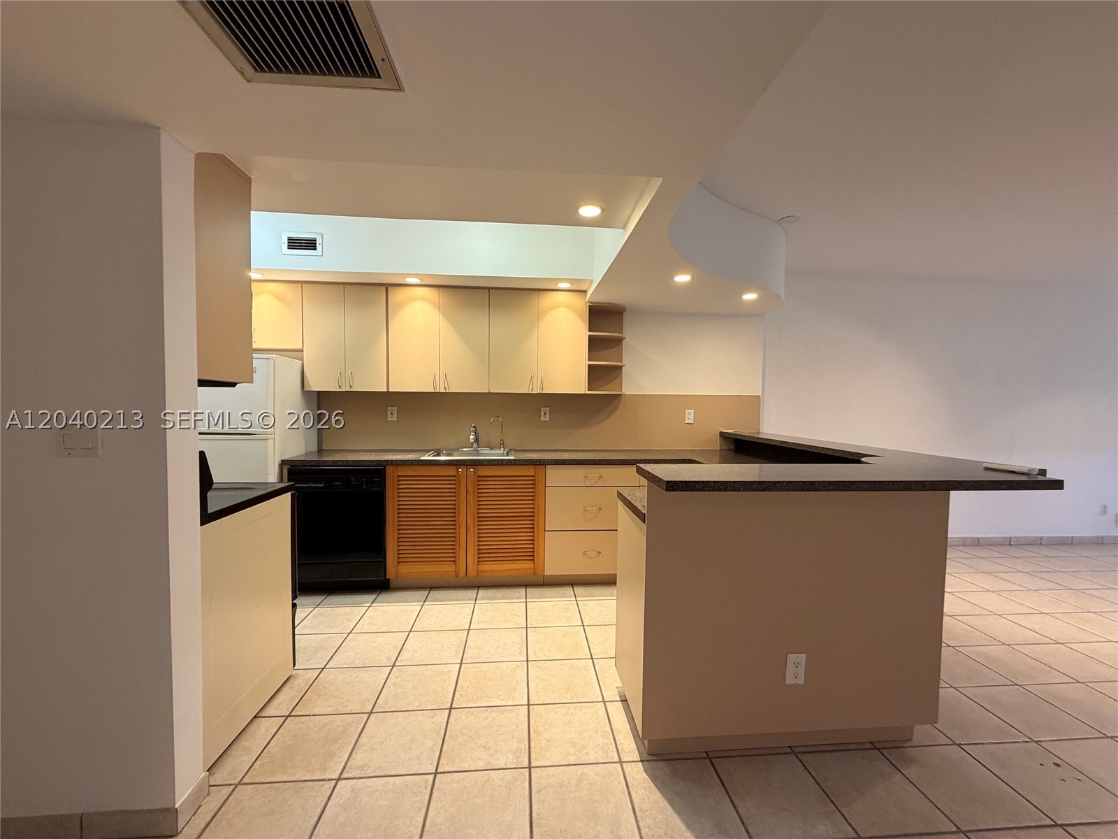 THE DECOPLAGE CONDO - Residential