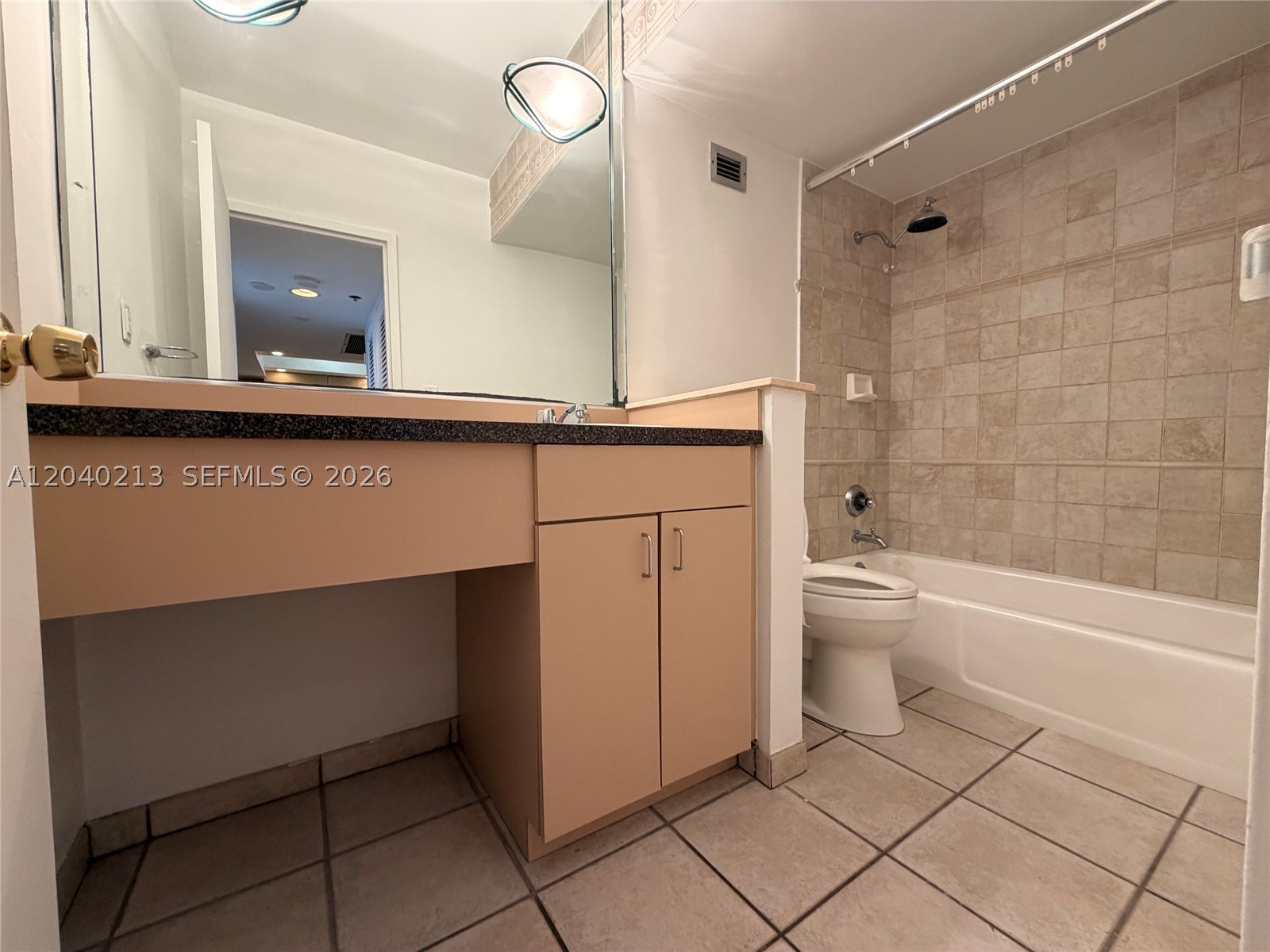 THE DECOPLAGE CONDO - Residential