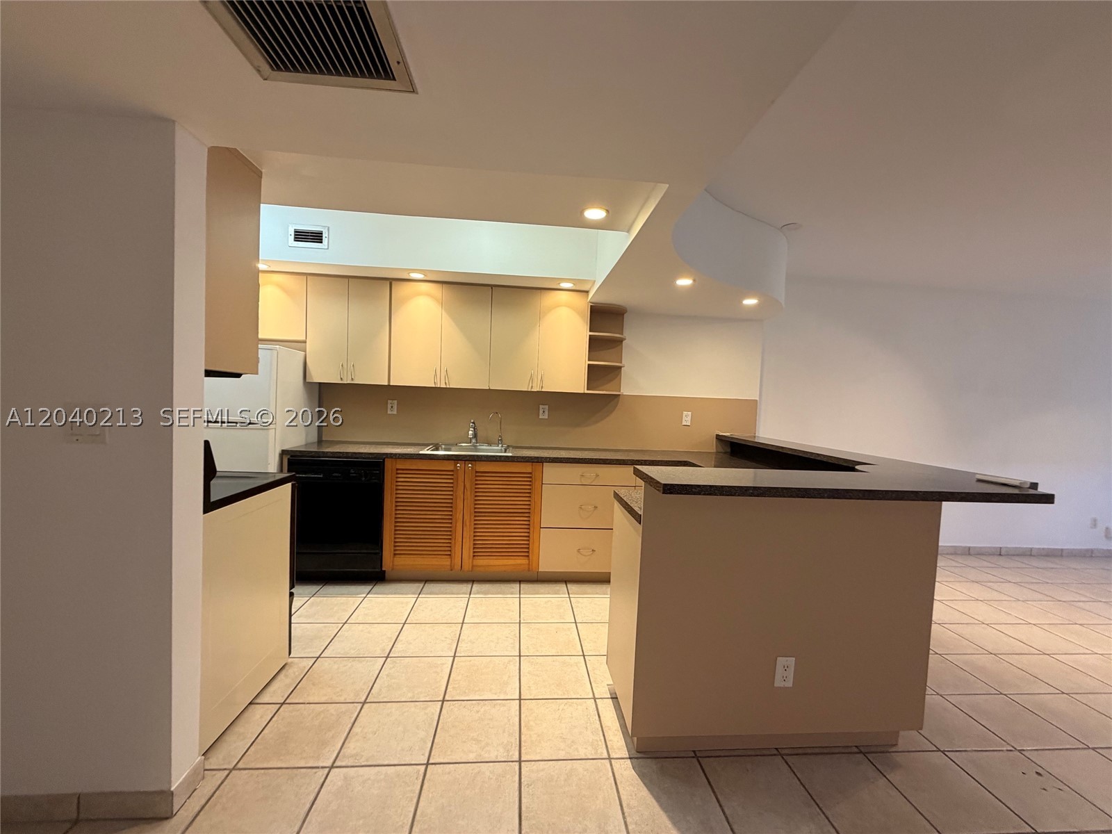 THE DECOPLAGE CONDO - Residential