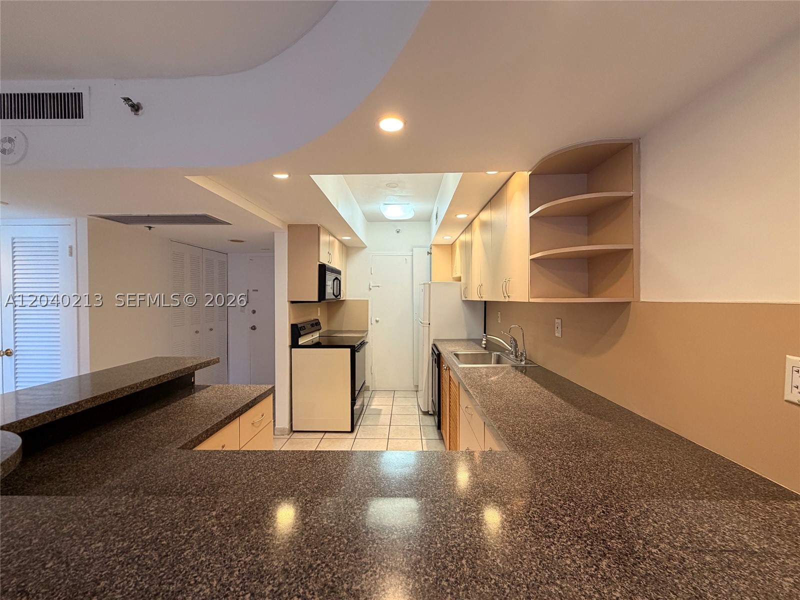 THE DECOPLAGE CONDO - Residential