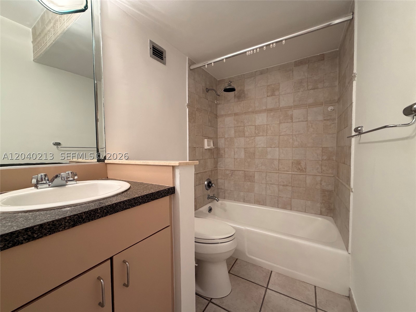 THE DECOPLAGE CONDO - Residential