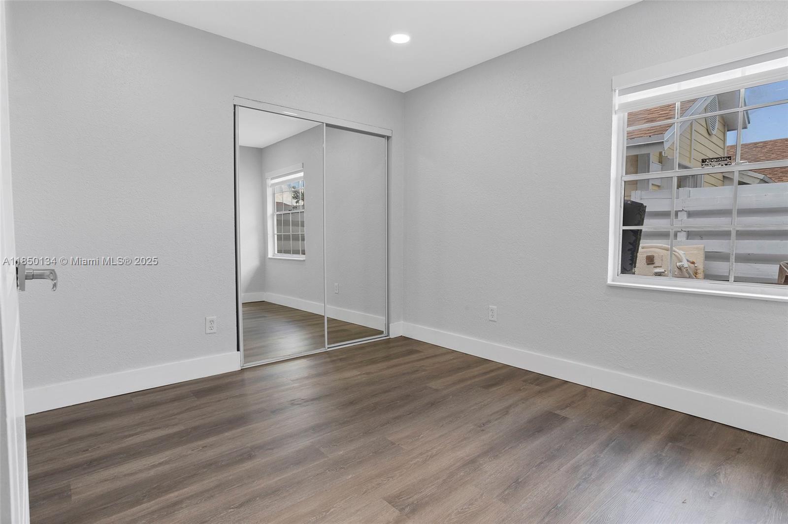 ROYAL GLEN - Residential Lease